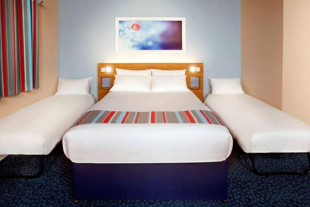 Travelodge Llanelli Cross Hands Extérieur photo